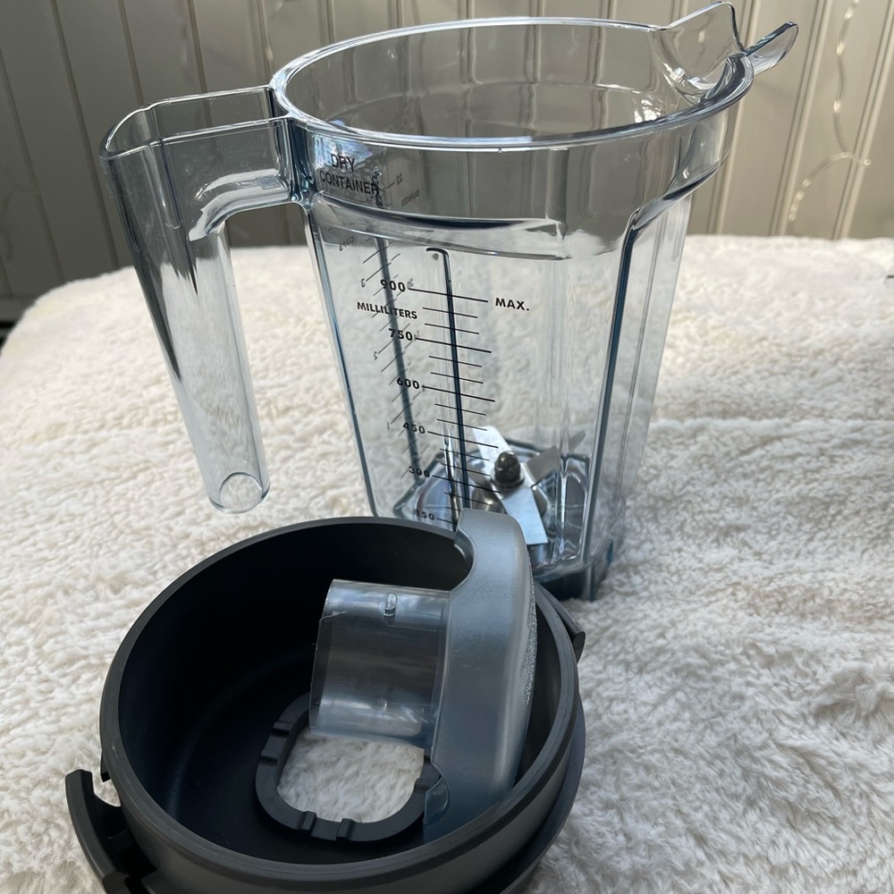 VITAMIX 32oz Grain/Nut High-Performance Blender Container - Picture 2 of 6